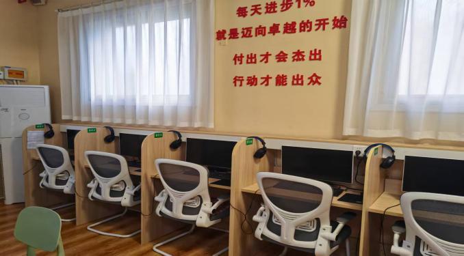 电脑自习室